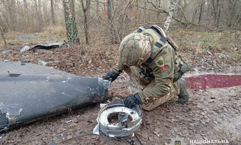 Вберегли людей від смертельної небезпеки: вибухотехніки поліції Чернігівщини знешкодили бойові частини ворожих ударних безпілотників (Фото)