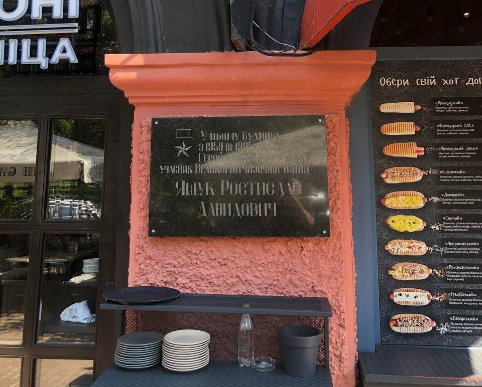 Від металевих контейнерів до дерев’яних навісів: у Чернігові демонтують ще 34 незаконні тимчасові об’єкти