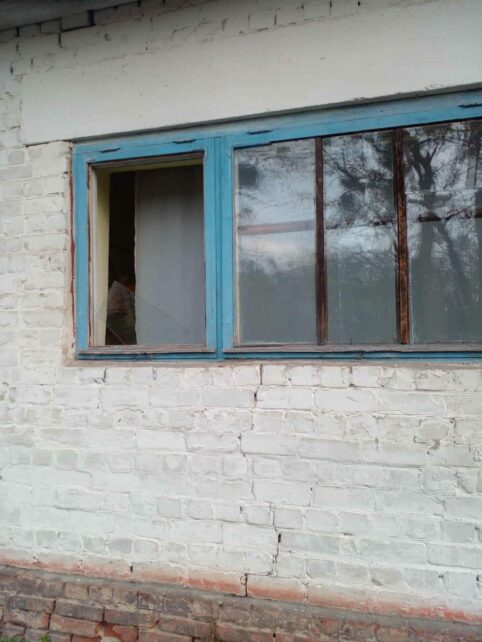 «Вилетіли вікна, могли і стіни дати тріщини»: наслідки ворожої атаки, від якої постраждала садиба Лизогубів на Чернігівщині