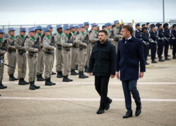 Володимир Зеленський та Емманюель Макрон підписали документ, що дає Україні змогу придбати 100 літаків Rafale Володимир Зеленський та Емманюель Макрон підписали документ, що дає Україні змогу придбати 100 літаків Rafale