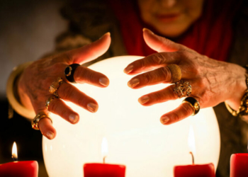 Жителька Чернігівщини ошукала жінку, обіцяючи за допомогою «обрядів» повернути чоловіка з російського полону Жителька Чернігівщини ошукала жінку, обіцяючи за допомогою «обрядів» повернути чоловіка з російського полону