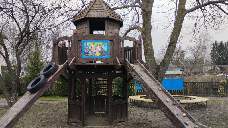 Зі Шреком і Русалонькою: в громаді на Чернігівщині оновили дитячий сквер (Фото)