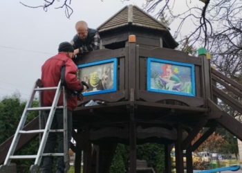 Зі Шреком і Русалонькою: в громаді на Чернігівщині оновили дитячий сквер (Фото) Зі Шреком і Русалонькою: в громаді на Чернігівщині оновили дитячий сквер (Фото)