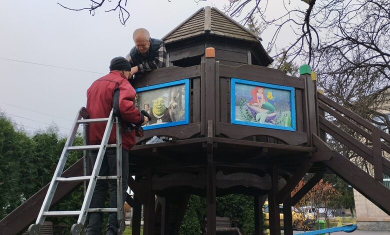 Зі Шреком і Русалонькою: в громаді на Чернігівщині оновили дитячий сквер (Фото)