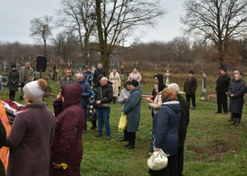 На Чернігівщині попрощалися з шістьма захисниками України На Чернігівщині попрощалися з шістьма захисниками України