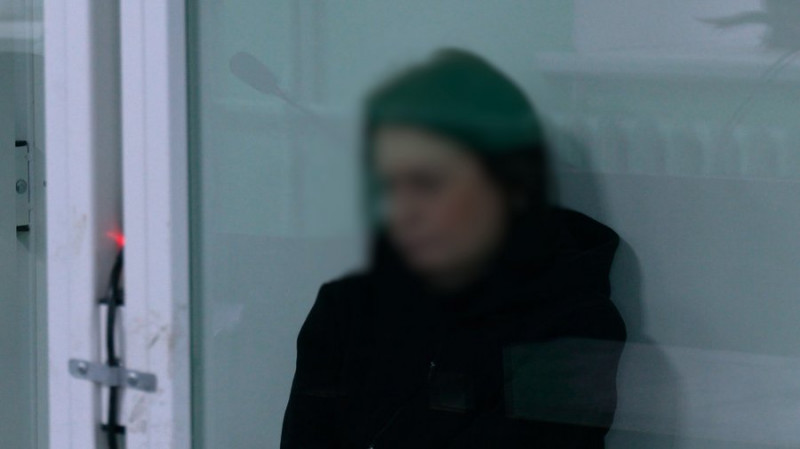 Колишній секретарці суду в Чернігові, яку підозрюють у пособництві та виправдовуванні РФ, продовжили запобіжний захід