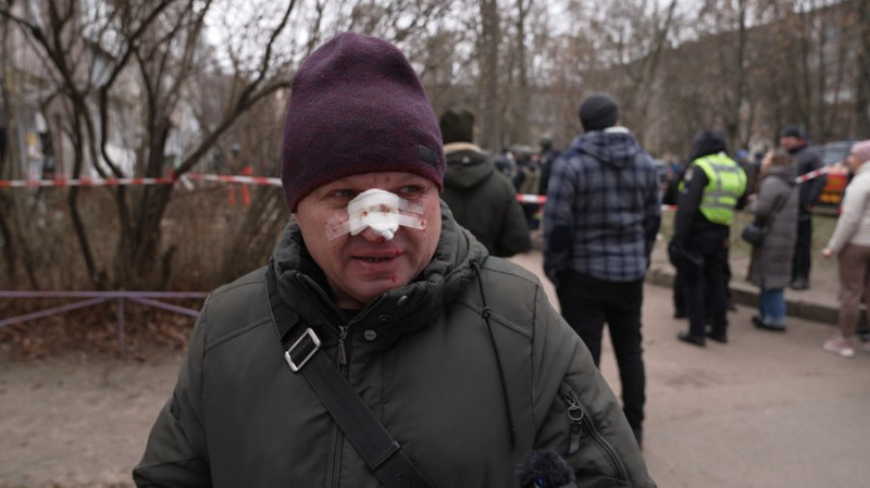 "З будинку виносили закривавлених людей": що розповідають очевидці про влучання БпЛА у багатоповерхівку в Чернігові