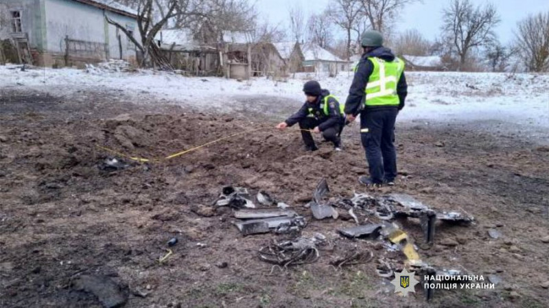 Травмована літня жінка, пошкоджені будинки: РФ завдала ударів по Ніжинському та Корюківському районах Чернігівщини