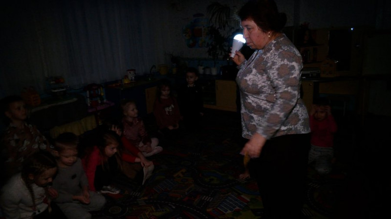 Без світла й за "мінімалку": як працюють співробітники дитсадків у Чернігові в умовах відключень електрики