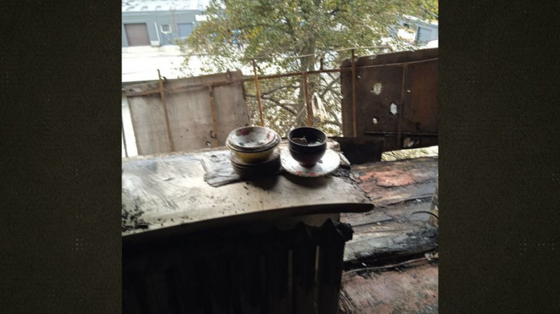 1,5 місяця відтирали стіни від кіптяви та мають проблеми з компенсацією: як жителі Ніжина відновлюють житло після атаки