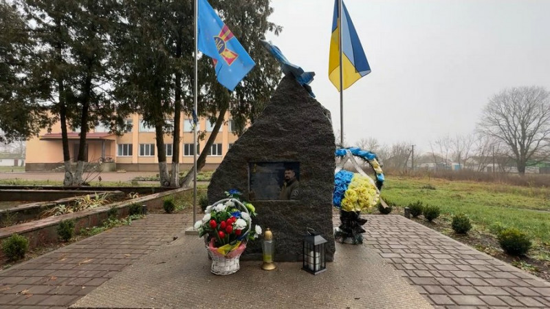 На місці загибелі українського пілота Дениса Кирилюка на Чернігівщині утворилося озеро