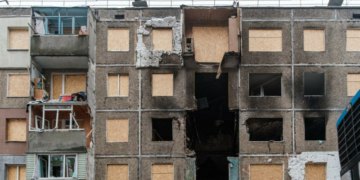 Влучання російського дрона в багатоповерхівку в Чернігові: лікарі розповіли про стан травмованих