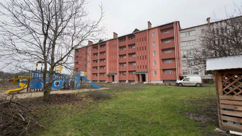 "Обіцяють і звалюють один на одного": чому пʼятиповерхівку в Прилуках, яку звели сім років тому, досі не заселили