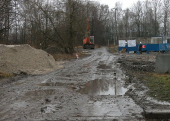 "Почали будувати й зруйнували дорогу": у Чернігові жителі мікрорайону скаржаться на забудовника через пошкоджену дорогу «Почали будувати й зруйнували дорогу»: у Чернігові жителі мікрорайону скаржаться на забудовника через пошкоджену дорогу