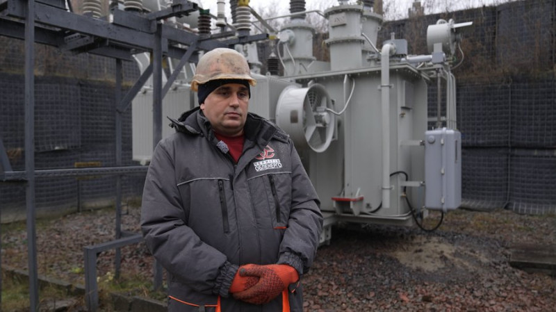 "Побачили дрон уже над головами": до роботи повернулись енергетики, яких РФ атакувала безпілотниками на Чернігівщині