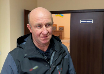 Не пам'ятає своє ім'я, а провину не визнає: на Чернігівщині судять жінку за наругу над могилами захисників України Не пам’ятає своє ім’я, а провину не визнає: на Чернігівщині судять жінку за наругу над могилами захисників України