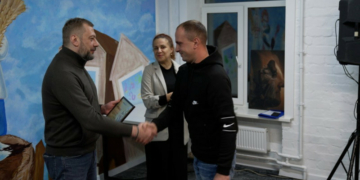 "Це своє житло": у Чернігові ветеранам війни вручили сертифікати на житло «Це своє житло»: у Чернігові ветеранам війни вручили сертифікати на житло