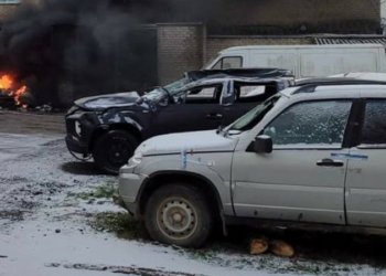 Пошкоджені 10 будинків, дві автівки згоріли: наслідки атаки РФ "Геранями" по Городні на Чернігівщині Пошкоджені 10 будинків, дві автівки згоріли: наслідки атаки РФ «Геранями» по Городні на Чернігівщині