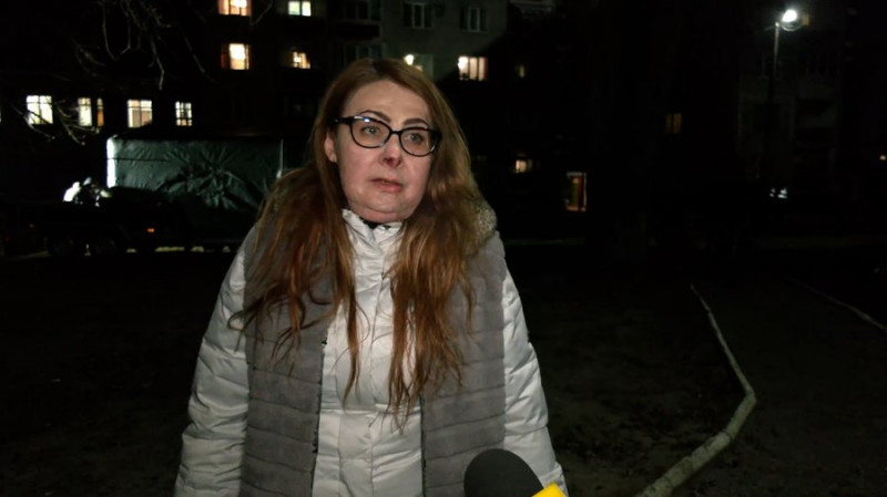 "Ледь знайшла котів, дуже перелякані": що розповідають мешканці багатоповерхівки у Чернігові, в яку влучив "шахед"