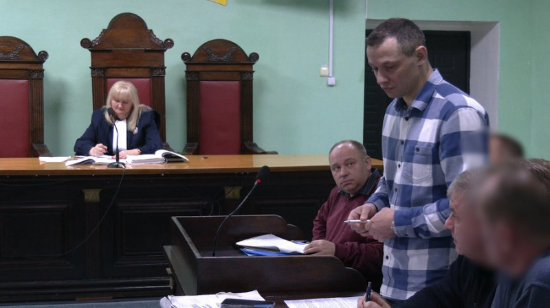 Прокурор у справі загиблих айтівців у Бречі на Чернігівщині попросив пом’якшити обвинувачення для одного із підозрюваних