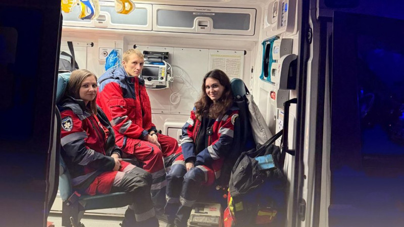 Відмовився везти в ту лікарню, до якої хотіли родичі: на Чернігівщині побили парамедика "швидкої"