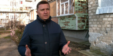 1,5 місяця відтирали стіни від кіптяви та мають проблеми з компенсацією: як жителі Ніжина відновлюють житло після атаки