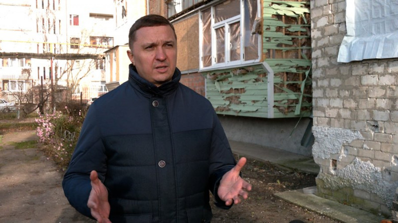 1,5 місяця відтирали стіни від кіптяви та мають проблеми з компенсацією: як жителі Ніжина відновлюють житло після атаки