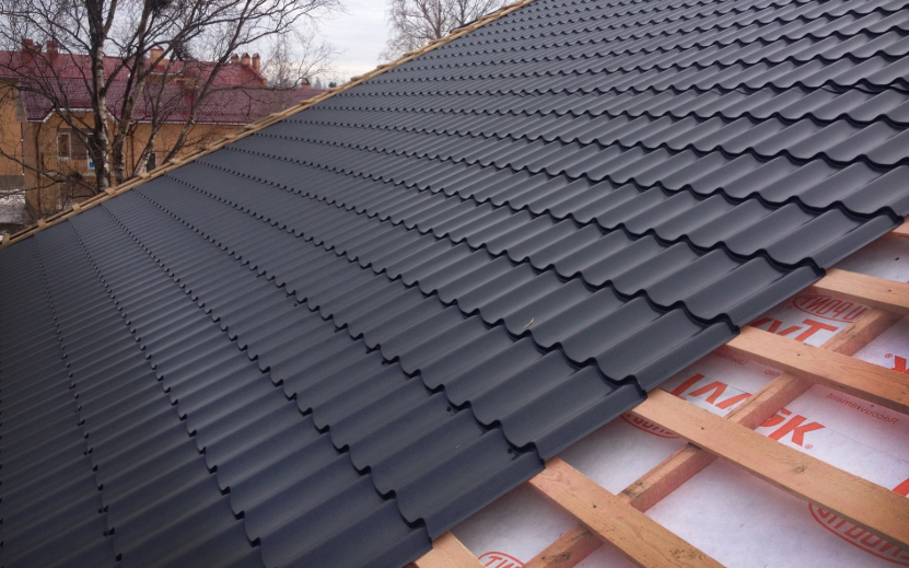 Ціна металочерепиці на дах: від чого залежить та як обрати вигідну пропозицію