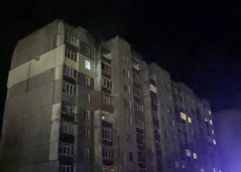 Російський БпЛА влучив у багатоповерхівку в Чернігові