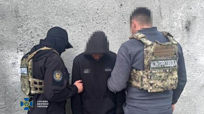 На п'ять років позбавили волі чоловіка, який на замовлення РФ у Чернігові намагався підпалити автівку військових