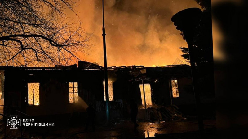 У Чернігові пролунав вибух: внаслідок атаки РФ руйнувань зазнав обʼєкт критичної інфраструктури