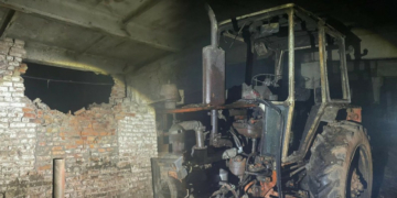 Загинули корови, пошкоджена техніка й будівля ферми внаслідок атаки РФ на Чернігівщині Загинули корови, пошкоджена техніка й будівля ферми внаслідок атаки РФ на Чернігівщині