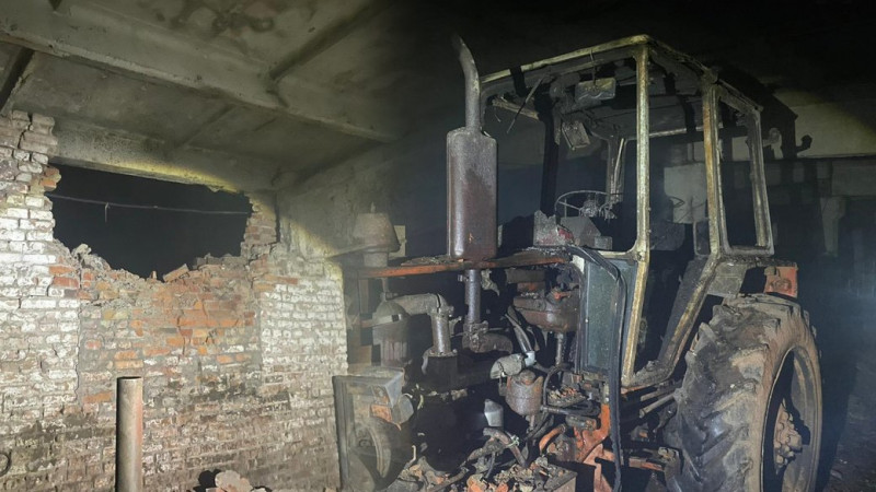 Загинули корови, пошкоджена техніка й будівля ферми внаслідок атаки РФ на Чернігівщині