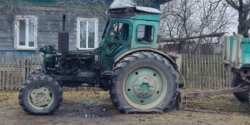 Пошкоджена сільгосптехніка: росіяни FPV-дроном атакували село Іванівка Семенівської громади