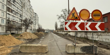 Частину дороги на вулиці Курсанта Єськова у Чернігові перекривають та змінюють рух двох автобусних маршрутів