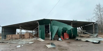 Армія рф вдарила по підприємству на Чернігівщині: двоє працівників зазнали поранень (Фото)