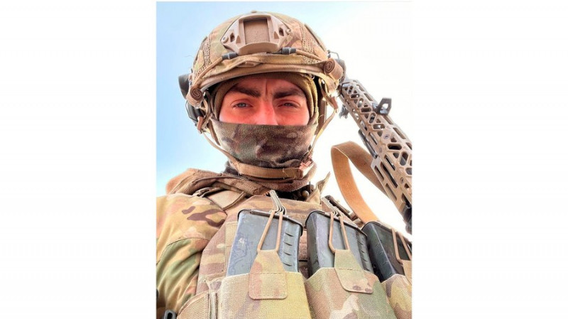 У Німеччині відбулася виставка, де представили історію чернігівки, яка майже 2,5 роки чекає на сина, що зник безвісти