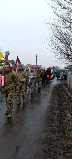 «Будем жити – не помрем!»: на Чернігівщині прощалися зі снайпером елітного підрозділу