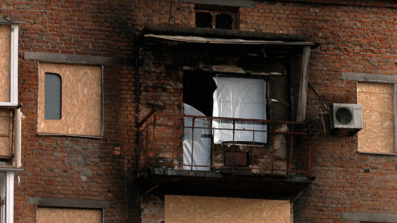 1,5 місяця відтирали стіни від кіптяви та мають проблеми з компенсацією: як жителі Ніжина відновлюють житло після атаки