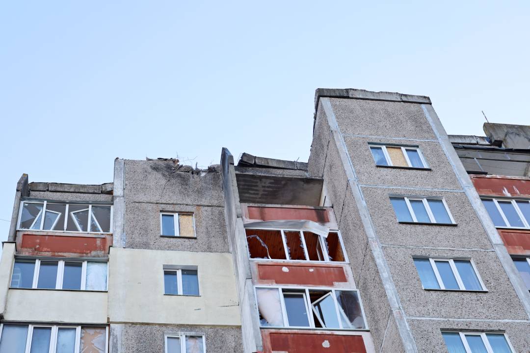 Чернігів під ударами ворожих безпілотників: мешканці не постраждали, міські служби ліквідовують наслідки