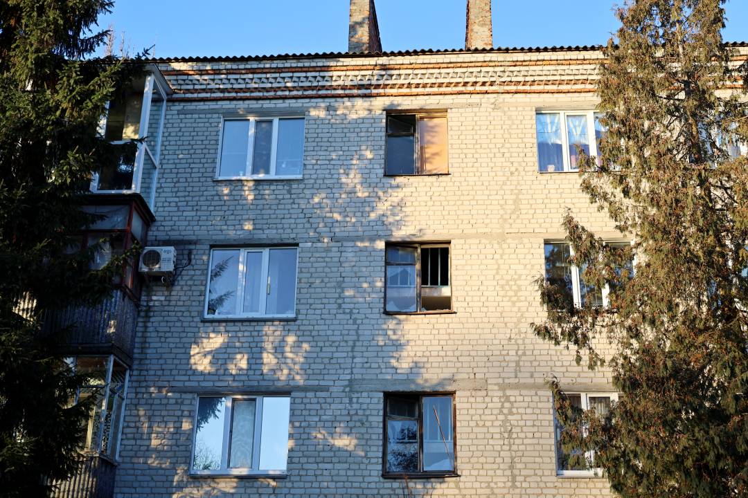 Чернігів під ударами ворожих безпілотників: мешканці не постраждали, міські служби ліквідовують наслідки