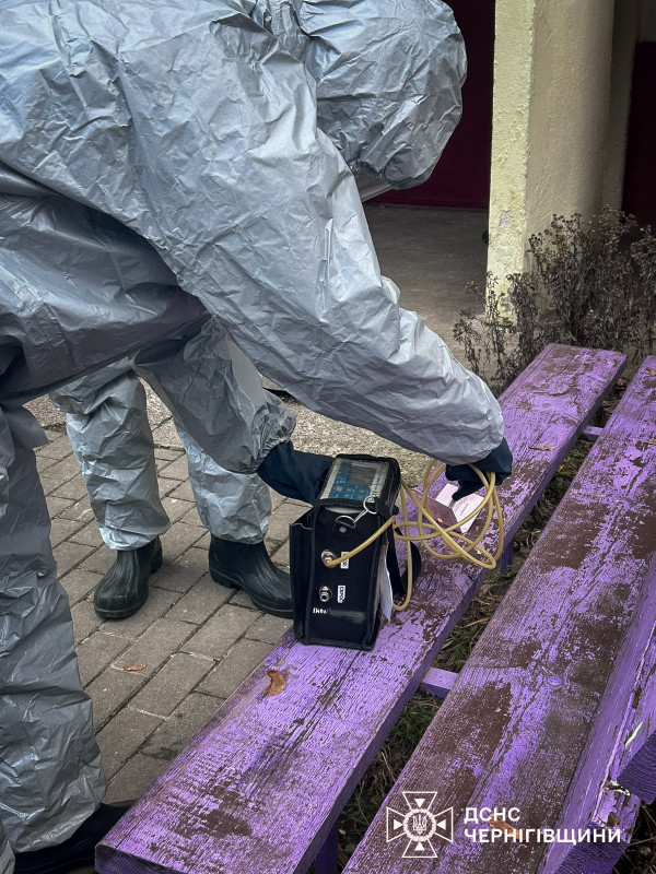 Чернігівець знайшов підозрілий флакон у своїй поштовій скриньці (Фото)