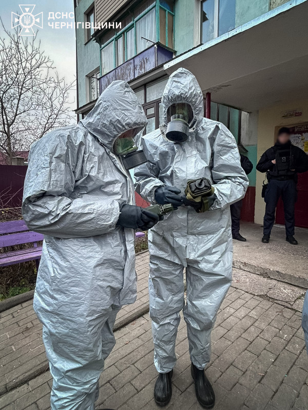 Чернігівець знайшов підозрілий флакон у своїй поштовій скриньці (Фото)