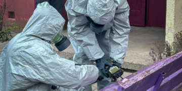 Чернігівець знайшов підозрілий флакон у своїй поштовій скриньці (Фото) Чернігівець знайшов підозрілий флакон у своїй поштовій скриньці (Фото)