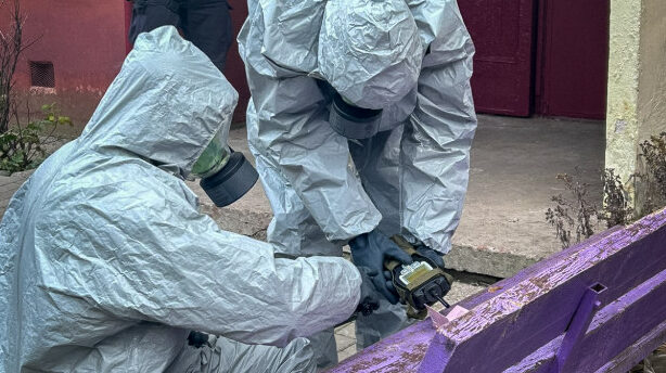 Чернігівець знайшов підозрілий флакон у своїй поштовій скриньці (Фото)