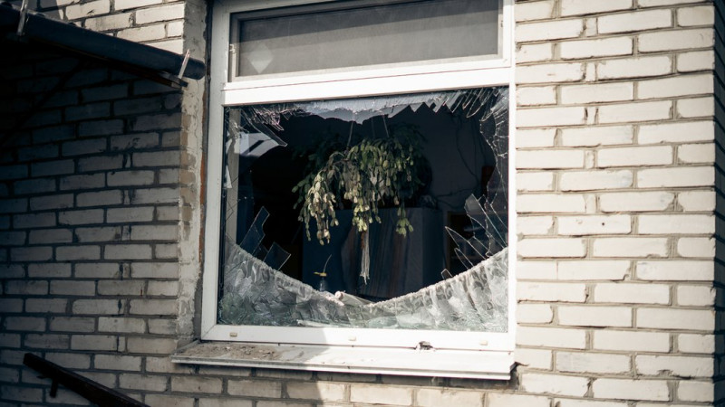 У Новгород-Сіверській громаді росіяни атакували цивільний автомобіль, у Семенівській — ще один будинок