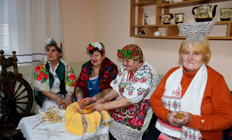 Давні вечорниці відтворювали студентки Університету третього віку на Чернігівщині (Фото)