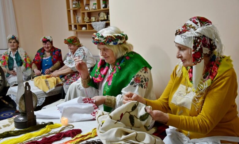 Давні вечорниці відтворювали студентки Університету третього віку на Чернігівщині (Фото)