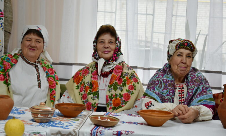 Давні вечорниці відтворювали студентки Університету третього віку на Чернігівщині (Фото)