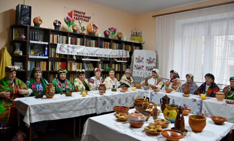 Давні вечорниці відтворювали студентки Університету третього віку на Чернігівщині (Фото)